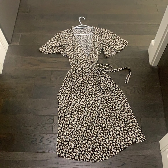 Audrey 3+1 floral dress size small (it fits like a small) - Picture 1 of 4